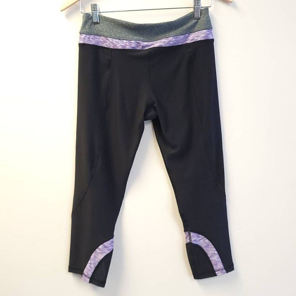 VOGO Capri Leggings Size S Black Purple Activewear Athletic Athletica Womens​ - Picture 2 of 7